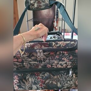 Vintage Floral Tapestry Women's Luggage Carry-on Bag.